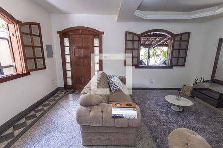 Sala de casa à venda com 5 quartos, 354m² em Copacabana, Belo Horizonte