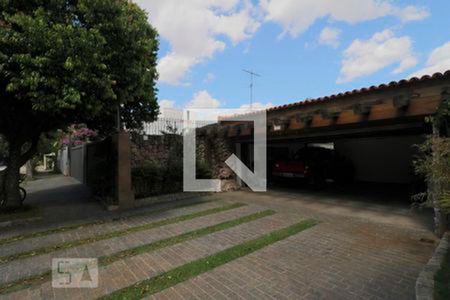 Casa à venda com 532m², 6 quartos e 4 vagas Casa à venda com 532m², 6 quartos e 4 vagasFachada