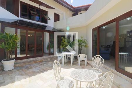 Casa à venda com 532m², 6 quartos e 4 vagas Casa à venda com 532m², 6 quartos e 4 vagasPiscina