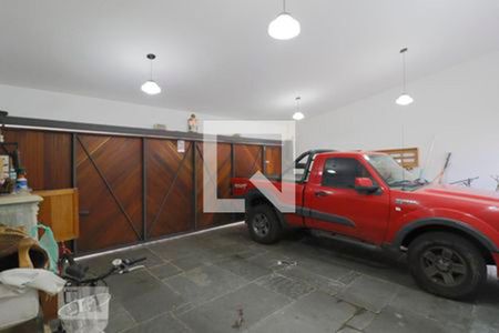 Casa à venda com 532m², 6 quartos e 4 vagas Casa à venda com 532m², 6 quartos e 4 vagasGaragem