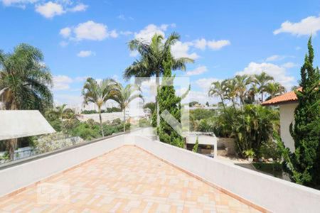 Casa à venda com 532m², 6 quartos e 4 vagas Casa à venda com 532m², 6 quartos e 4 vagasTerraço