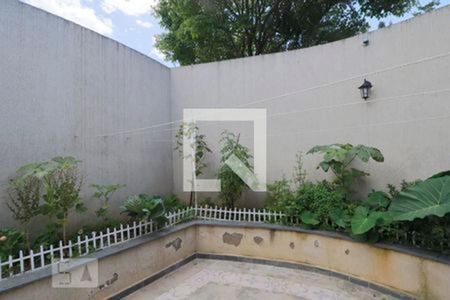 Casa à venda com 532m², 6 quartos e 4 vagas Casa à venda com 532m², 6 quartos e 4 vagasÁrea de Serviço