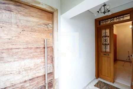 Casa à venda com 532m², 6 quartos e 4 vagas Casa à venda com 532m², 6 quartos e 4 vagasEntrada