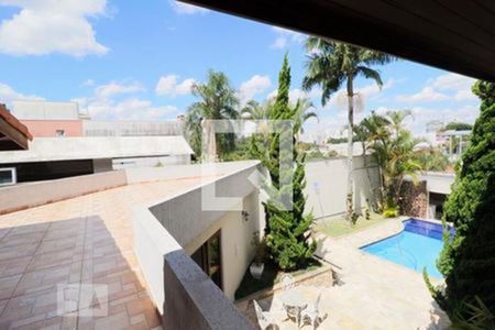 Casa à venda com 532m², 6 quartos e 4 vagas Casa à venda com 532m², 6 quartos e 4 vagasTerraço