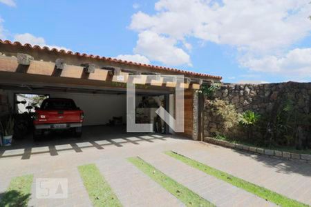 Casa à venda com 532m², 6 quartos e 4 vagas Casa à venda com 532m², 6 quartos e 4 vagasGaragem