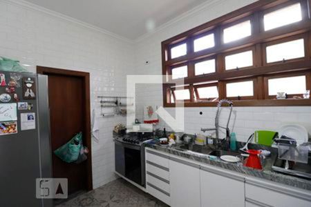 Casa à venda com 532m², 6 quartos e 4 vagas Casa à venda com 532m², 6 quartos e 4 vagasCozinha