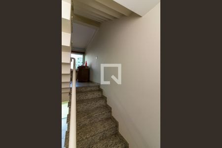 Escadas de casa à venda com 4 quartos, 160m² em Parada Inglesa, São Paulo