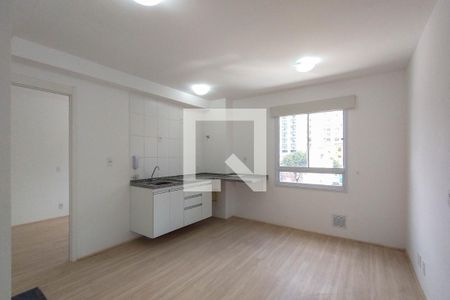 Sala e cozinha de apartamento para alugar com 2 quartos, 35m² em Sé, São Paulo