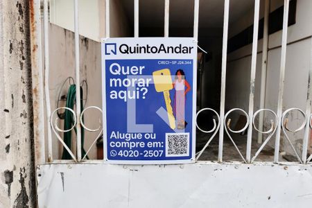 Casa à venda com 350m², 6 quartos e 4 vagas Casa à venda com 350m², 6 quartos e 4 vagasFachada