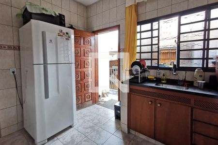 Casa à venda com 350m², 6 quartos e 4 vagas Casa à venda com 350m², 6 quartos e 4 vagasCozinha