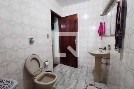Casa à venda com 350m², 6 quartos e 4 vagas Casa à venda com 350m², 6 quartos e 4 vagasBanheiro da Suíte