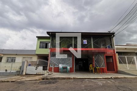 Casa à venda com 350m², 6 quartos e 4 vagas Casa à venda com 350m², 6 quartos e 4 vagasFachada