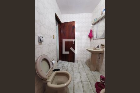Casa à venda com 350m², 6 quartos e 4 vagas Casa à venda com 350m², 6 quartos e 4 vagasBanheiro da Suíte