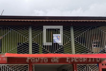 Casa à venda com 350m², 6 quartos e 4 vagas Casa à venda com 350m², 6 quartos e 4 vagasFachada