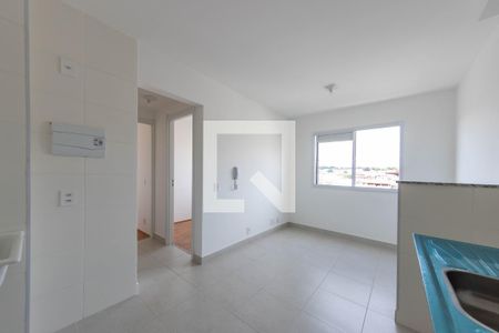 Sala / Cozinha de apartamento para alugar com 2 quartos, 33m² em Vila Ema, São Paulo