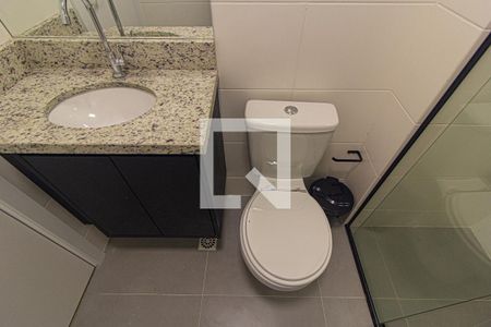 Banheiro de kitnet/studio para alugar com 1 quarto, 26m² em Centro, Curitiba