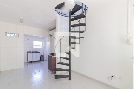 Sala de casa de condomínio à venda com 1 quarto, 58m² em São José, Porto Alegre