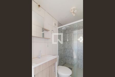 Banheiro da Suíte de casa de condomínio à venda com 1 quarto, 58m² em São José, Porto Alegre