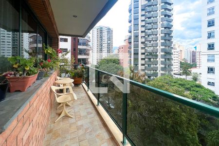 Sacada de apartamento à venda com 3 quartos, 222m² em Indianópolis, São Paulo