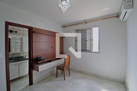 Suíte de apartamento para alugar com 3 quartos, 97m² em Vigilato Pereira, Uberlândia