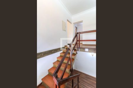 Escada de casa à venda com 3 quartos, 330m² em Vila Inah, São Paulo