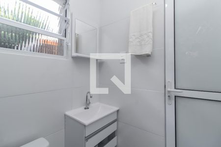 Banheiro de kitnet/studio para alugar com 1 quarto, 20m² em Vila Nhocune, São Paulo