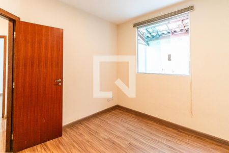 Quarto 1 de casa à venda com 3 quartos, 110m² em Heliópolis, Belo Horizonte