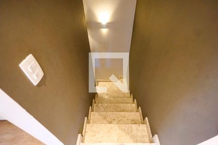 Apartamento para alugar com 280m², 3 quartos e 4 vagas Apartamento para alugar com 280m², 3 quartos e 4 vagasEscada