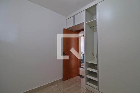 Quarto 1 de apartamento para alugar com 2 quartos, 55m² em Presidente Roosevelt, Uberlândia