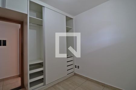 Quarto 1 de apartamento para alugar com 2 quartos, 55m² em Presidente Roosevelt, Uberlândia