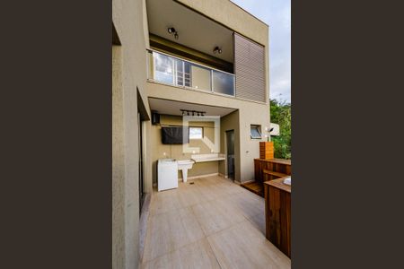 Casa de condomínio à venda com 297m², 3 quartos e 4 vagas Casa de condomínio à venda com 297m², 3 quartos e 4 vagasÁrea externa