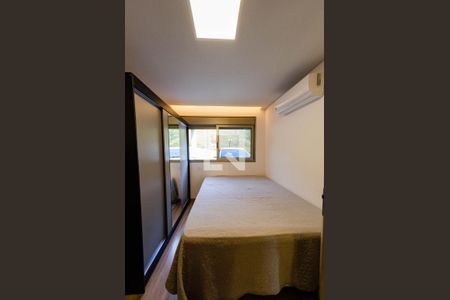 Casa de condomínio à venda com 297m², 3 quartos e 4 vagas Casa de condomínio à venda com 297m², 3 quartos e 4 vagasSuíte 1