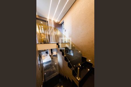 Casa de condomínio à venda com 297m², 3 quartos e 4 vagas Casa de condomínio à venda com 297m², 3 quartos e 4 vagasEscada