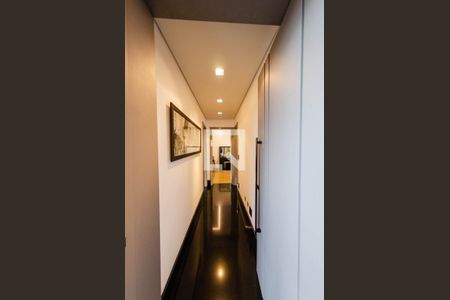 Casa de condomínio à venda com 297m², 3 quartos e 4 vagas Casa de condomínio à venda com 297m², 3 quartos e 4 vagasCorredor