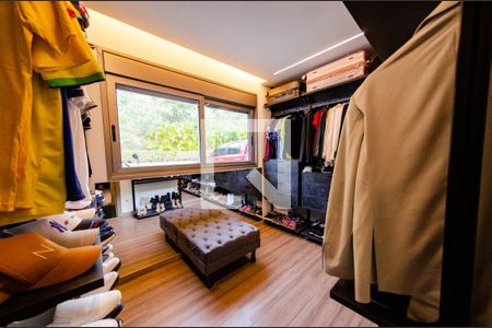 Casa de condomínio à venda com 297m², 3 quartos e 4 vagas Casa de condomínio à venda com 297m², 3 quartos e 4 vagasQuarto