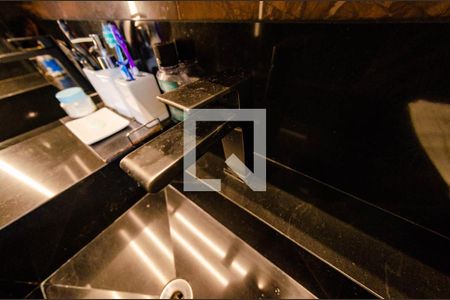 Casa de condomínio à venda com 297m², 3 quartos e 4 vagas Casa de condomínio à venda com 297m², 3 quartos e 4 vagasBanheiro suíte 2