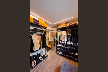 Casa de condomínio à venda com 297m², 3 quartos e 4 vagas Casa de condomínio à venda com 297m², 3 quartos e 4 vagasQuarto