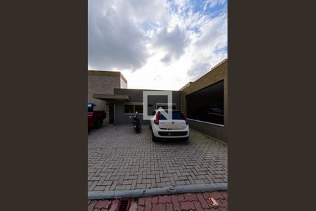 Casa de condomínio à venda com 297m², 3 quartos e 4 vagas Casa de condomínio à venda com 297m², 3 quartos e 4 vagasFachada