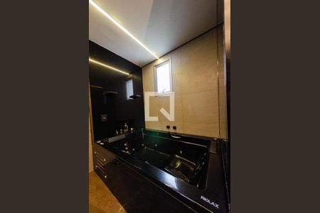 Casa de condomínio à venda com 297m², 3 quartos e 4 vagas Casa de condomínio à venda com 297m², 3 quartos e 4 vagasBanheiro suíte 2