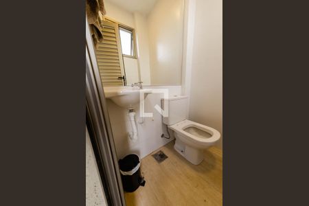 Casa de condomínio à venda com 297m², 3 quartos e 4 vagas Casa de condomínio à venda com 297m², 3 quartos e 4 vagasBanheiro de serviço