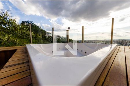 Casa de condomínio à venda com 297m², 3 quartos e 4 vagas Casa de condomínio à venda com 297m², 3 quartos e 4 vagasHidromassagem