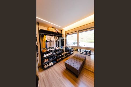 Casa de condomínio à venda com 297m², 3 quartos e 4 vagas Casa de condomínio à venda com 297m², 3 quartos e 4 vagasQuarto