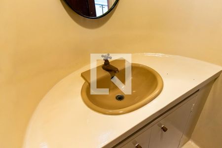 1o. Andar - Lavabo de casa para alugar com 3 quartos, 158m² em Aclimação, São Paulo