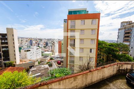 Vista de apartamento para alugar com 3 quartos, 110m² em Grajaú, Belo Horizonte