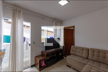 Sala de casa à venda com 4 quartos, 130m² em Minas Caixa, Belo Horizonte