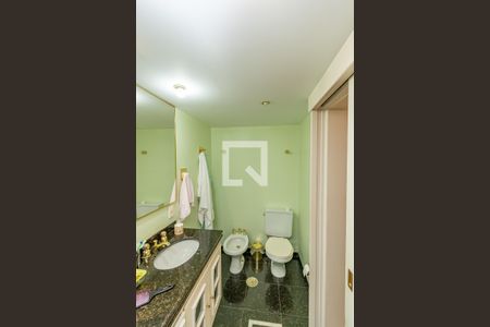 Casa de condomínio à venda com 202m², 3 quartos e 3 vagas Casa de condomínio à venda com 202m², 3 quartos e 3 vagasBanheiro da Suíte