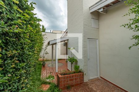 Casa de condomínio à venda com 202m², 3 quartos e 3 vagas Casa de condomínio à venda com 202m², 3 quartos e 3 vagasQuintal