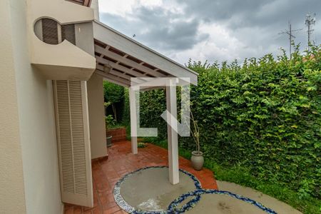 Casa de condomínio à venda com 202m², 3 quartos e 3 vagas Casa de condomínio à venda com 202m², 3 quartos e 3 vagasQuintal