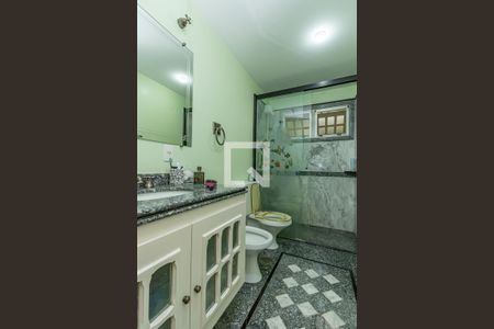 Casa de condomínio à venda com 202m², 3 quartos e 3 vagas Casa de condomínio à venda com 202m², 3 quartos e 3 vagasBanheiro Corredor