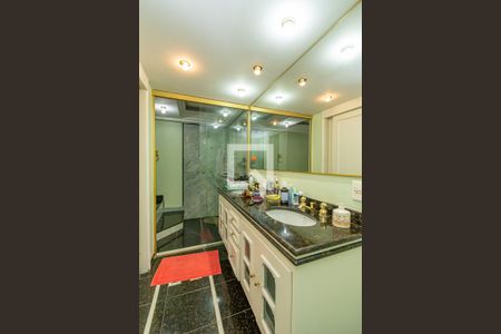 Casa de condomínio à venda com 202m², 3 quartos e 3 vagas Casa de condomínio à venda com 202m², 3 quartos e 3 vagasBanheiro da Suíte